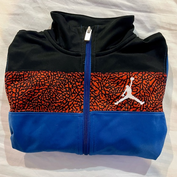 Jordan full zip jacket like new, unisex, sz 6/7 youth - Picture 4 of 5